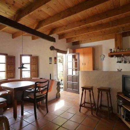 Holiday home In Mit Gemeinsamem Pool Guatiza